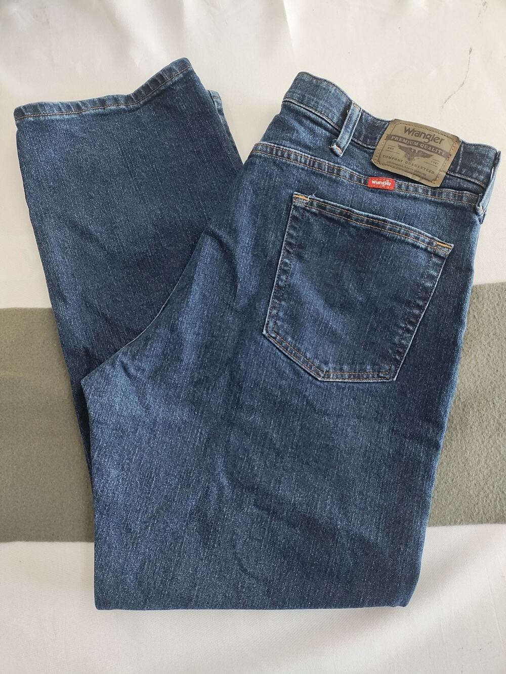 Wrangler Authentic Jeans Mens 38x29 Regular Fit Blue Dark Wash Denim